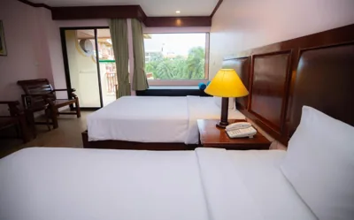 Camera Deluxe Doppia con Letti Singoli con Vista Piscina — Baumanburi Hotel Patong
