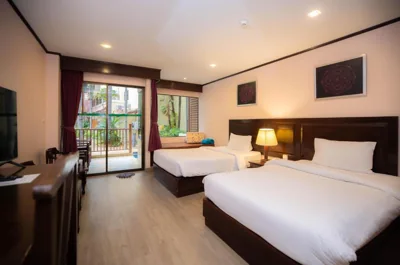Camera Doppia con Letti Singoli con Accesso a Bordo Piscina — Baumanburi Hotel Patong